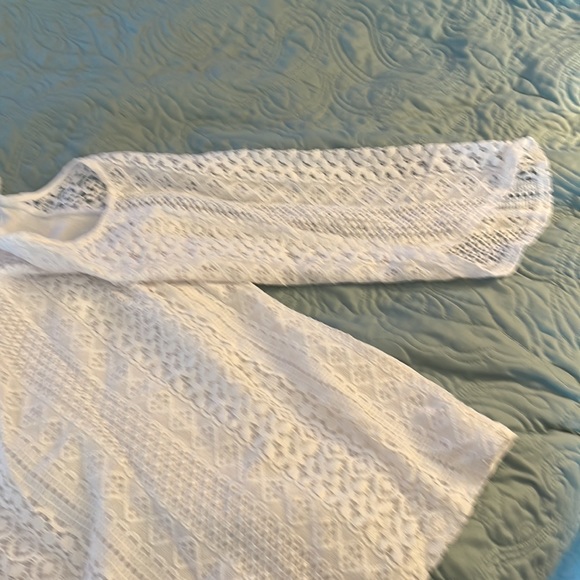 White cold shoulder top - Picture 5 of 10